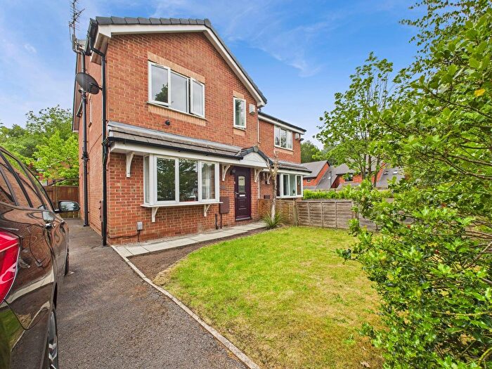 4 Bedroom Semi-Detached House To Rent In Astley Street, Tyldesley, M29