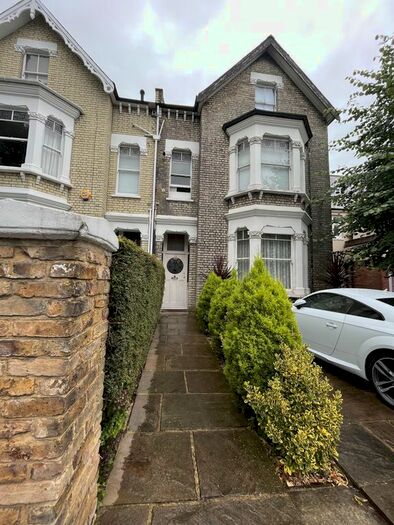 1 Bedroom Flat To Rent In Lewin Road, London, SW16