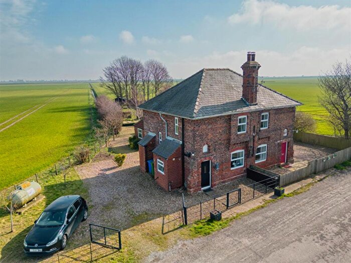 2 Bedroom Semi-Detached House For Sale In Channel Road, Sunk Island, Hull, HU12