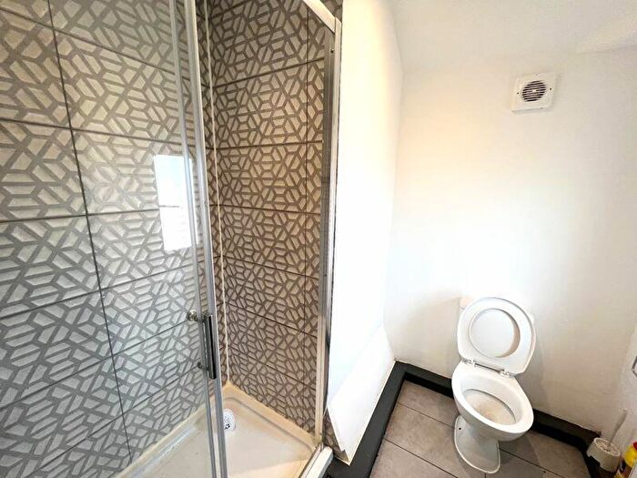 4 Bedroom House Of Multiple Occupation To Rent In Tenby Drive, Salford, M6