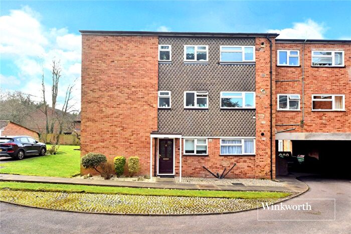 2 Bedroom Flat To Rent In Boston Court, Christchurch Park, Sutton, Surrey, SM2