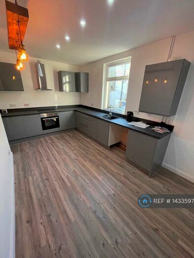 3 Bedroom Terraced House To Rent In Nuttall Lane, Ramsbottom, Bury, BL0