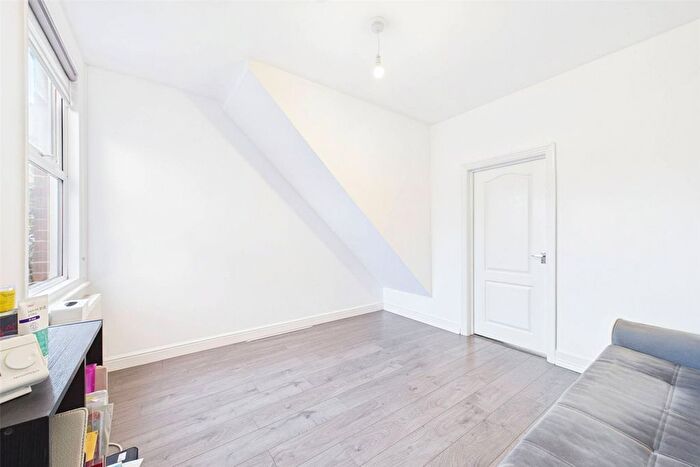 1 Bedroom Flat To Rent In Wescott Road, Wokingham, Berkshire, RG40