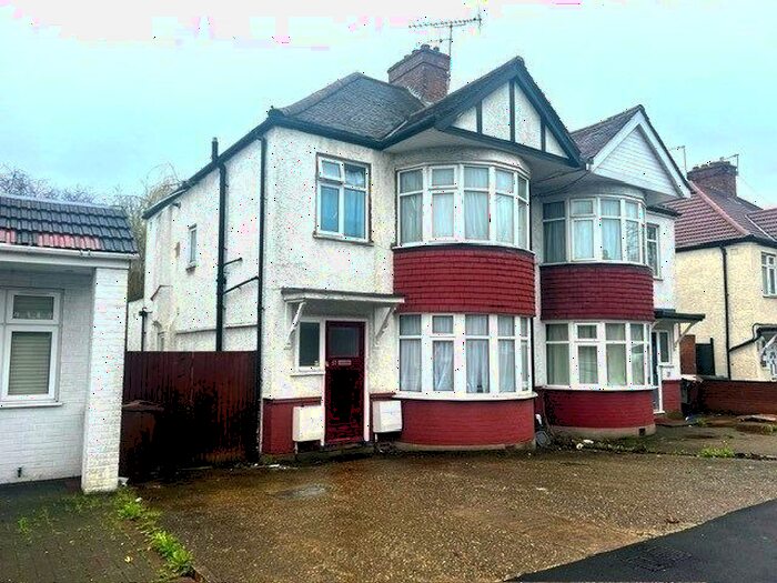 2 Bedroom Flat To Rent In Headstone Gardens, Harrow, HA2