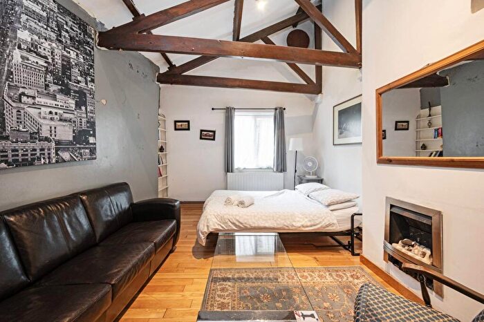 1 Bedroom Flat To Rent In Hatton Wall, Farringdon, London, EC1N