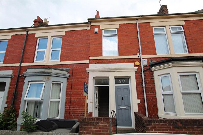 3 Bedroom Flat To Rent In Wingrove Gardens, Newcastle Upon Tyne, NE4