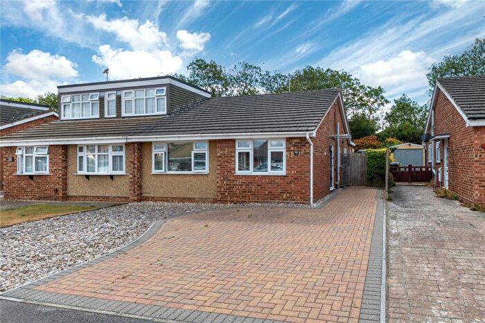 2 Bedroom Bungalow For Sale In Walnut Close, Newport Pagnell, Buckinghamshire, MK16