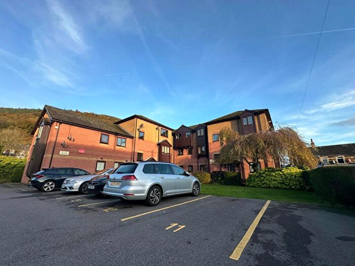 2 Bedroom Flat To Rent In Woodward Road, Cross Keys, NP11