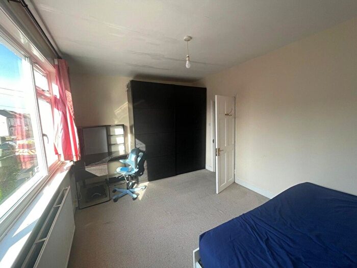 4 Bedroom End Of Terrace House To Rent In Robinson Road, Colliers Wood, London, SW17