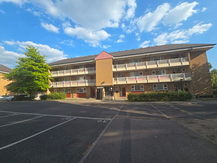 3 Bedroom Flat To Rent In Ernest Street, London, E1