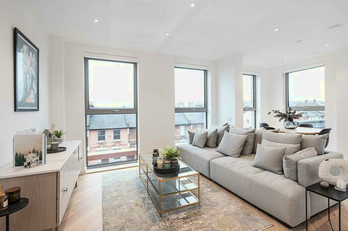 2 Bedroom Flat To Rent In High Road, Wood Green, London, N22