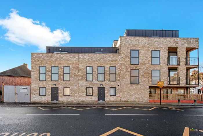 3 Bedroom Terraced House For Sale In Elkington Road, Plaistow, E13