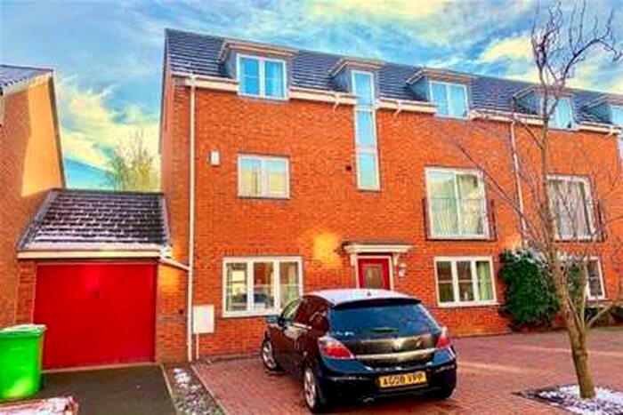 4 Bedroom Semi-Detached House To Rent In Parchment Mews, Nottingham, NG5