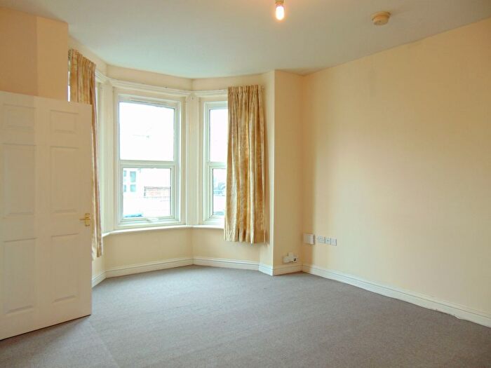 1 Bedroom Flat To Rent In Bitterne Road West, Southampton, SO18
