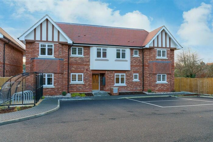 2 Bedroom Flat To Rent In Templeside Gardens, High Wycombe, HP12