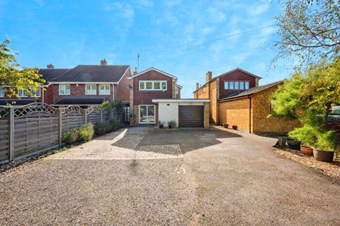 4 Bedroom Detached House For Sale In Luton Road, Wilstead, Bedford, Bedfordshire, MK45