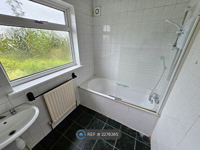 4 Bedroom Semi-Detached House To Rent In Netherlands Road, New Barnet, Barnet, EN5