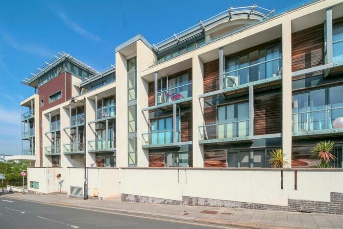2 Bedroom Apartment To Rent In Emma Place Ope, Plymouth, PL1