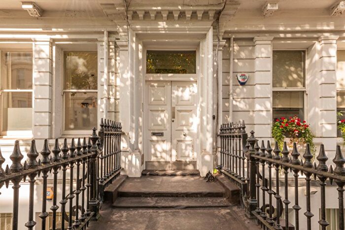 1 Bedroom Flat For Sale In Ladbroke Gardens, Notting Hill, W11