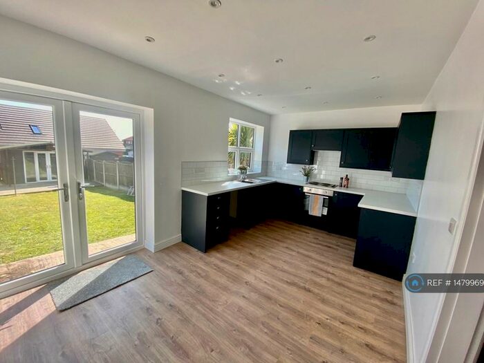 3 Bedroom Semi-Detached House To Rent In Thornely Avenue, Dodworth, Barnsley, S75