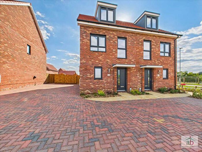 3 Bedroom Town House To Rent In Faraday Road, Ipswich, IP5