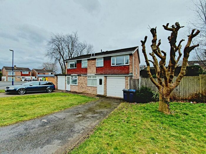 3 Bedroom House To Rent In Kenward Croft, Birmingham, B17