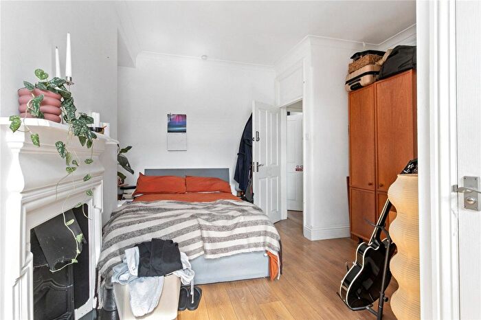 3 Bedroom Flat To Rent In Holmleigh Road, London, N16