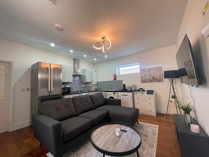 2 Bedroom Flat To Rent In Kelso Street, Leeds, LS2