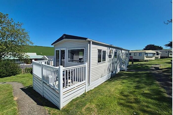 3 Bedroom Mobile/park Home For Sale In Newquay, TR8