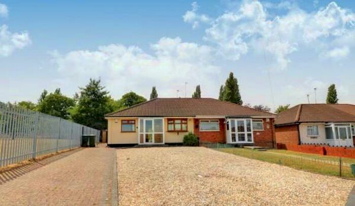 2 Bedroom Semi-Detached Bungalow To Rent In Cubbington Road, Coventry, CV6