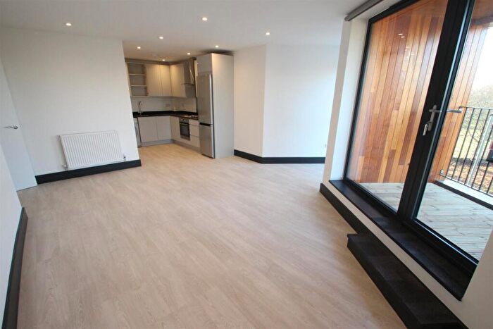 2 Bedroom Apartment To Rent In Molesey Road, West Molesey, KT8