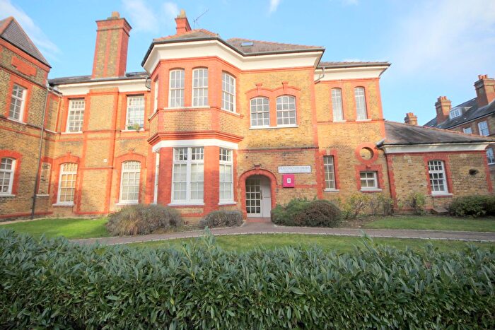 1 Bedroom Flat To Rent In Pennington Drive, Winchmore Hill, London, N21