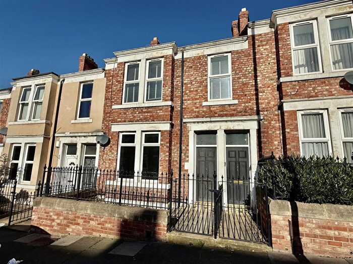 2 Bedroom Flat To Rent In Whitehall Road, Bensham, Gateshead, NE8