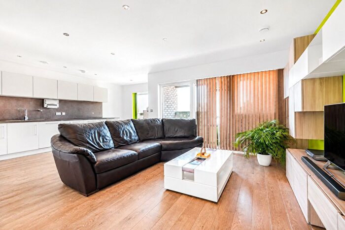 2 Bedroom Flat For Sale In Greenaway Apartments, Bedford Road, Clapham, SW4