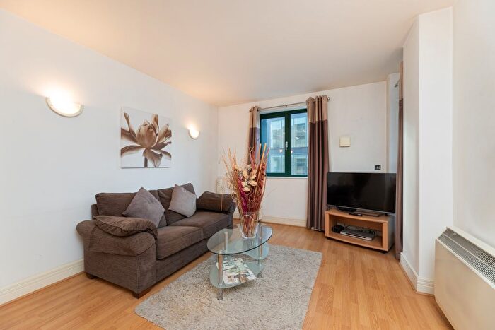 1 Bedroom Flat To Rent In Mansell Street, London, E1