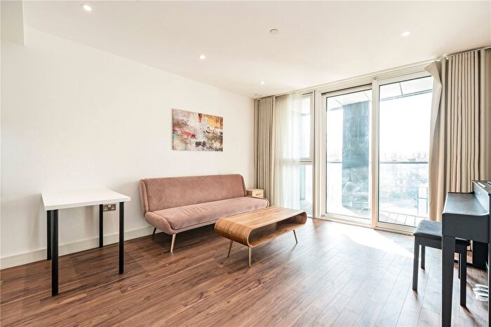 1 Bedroom Flat To Rent In Wandsworth Road, London, SW8