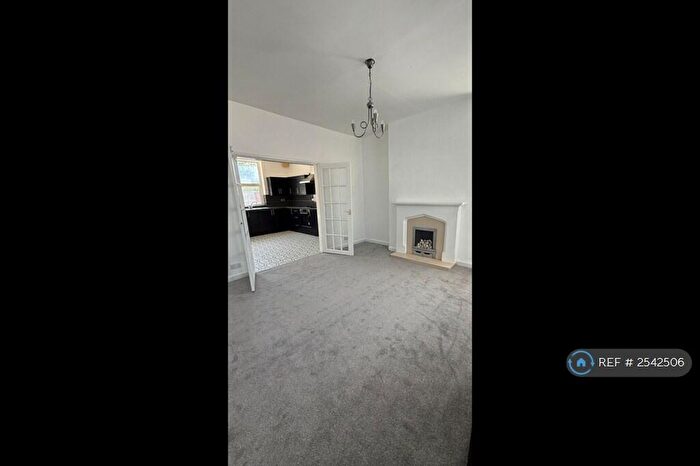 2 Bedroom End Of Terrace House To Rent In Lumn Road, Hyde, SK14