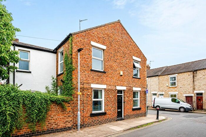 3 Bedroom End Terrace House For Sale In Eldon Street, York, YO31
