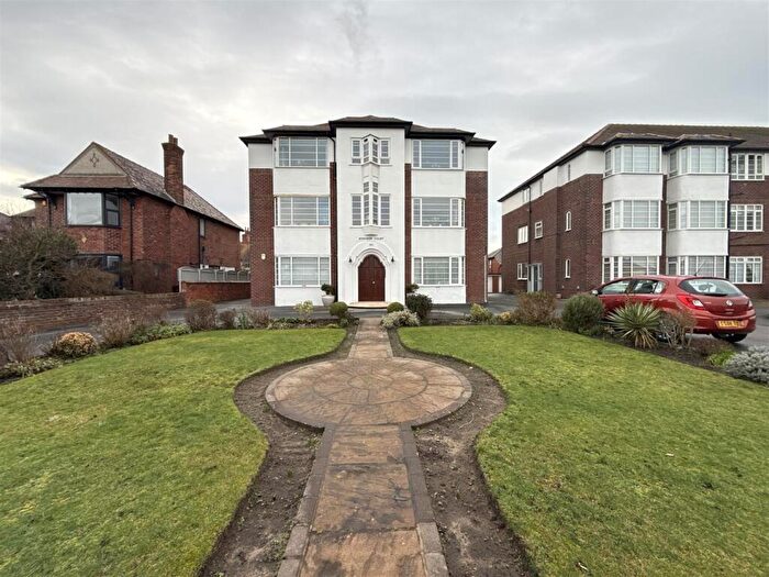 2 Bedroom Apartment For Sale In Clifton Drive South, Lytham St. Annes, FY8