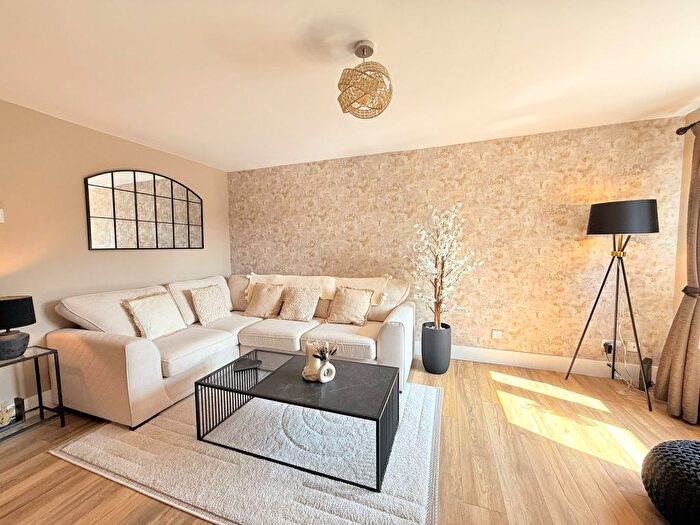 4 Bedroom Semi-detached House For Sale In Glengarry Crescent, Falkirk, FK1