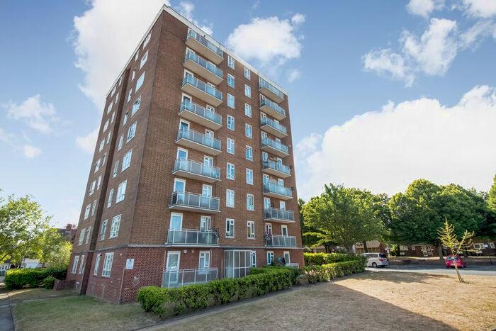2 Bedroom Flat To Rent In Strongbow Crescent, Eltham, SE9