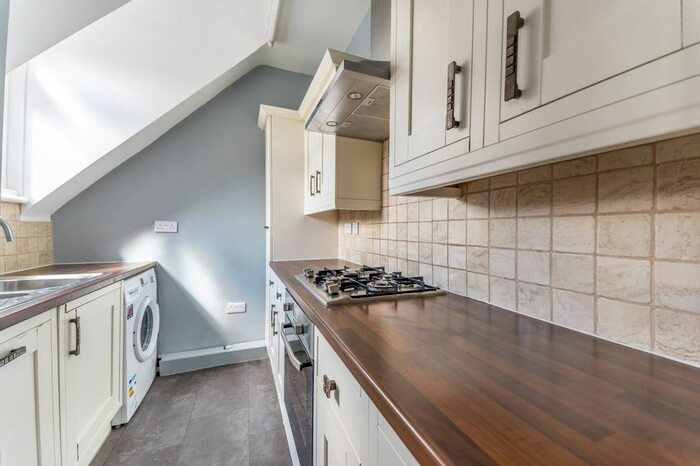 2 Bedroom Flat To Rent In High Road, Willesden Green, London, NW10