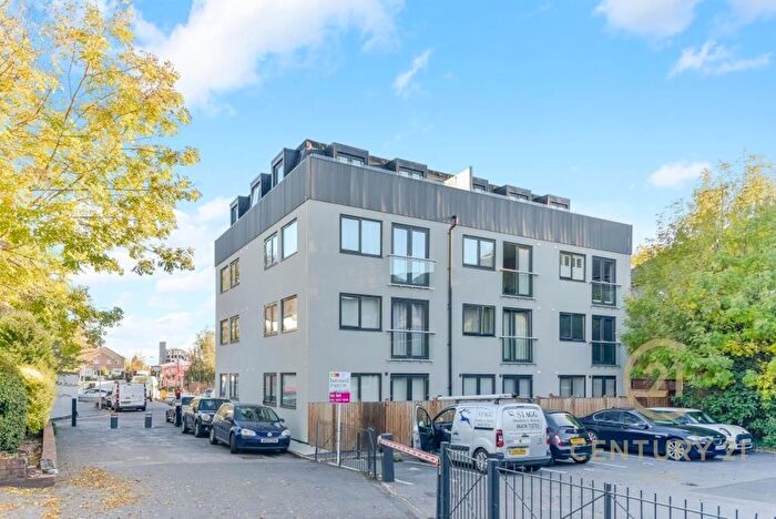 1 Bedroom Flat For Sale In Park Terrace, Worcester Park, KT4