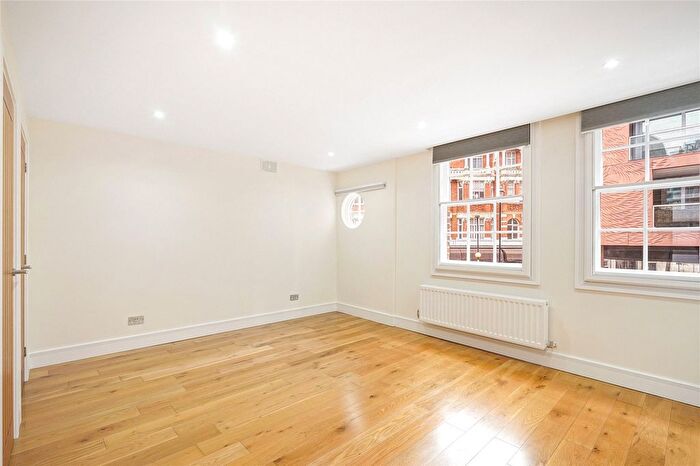 2 Bedroom Flat To Rent In Buckingham Gate, Westminster, London, SW1E