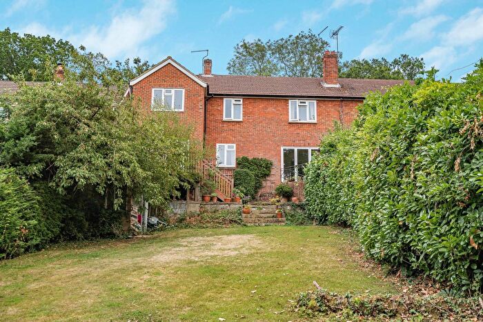 4 Bedroom Semi-detached House For Sale In Wrecclesham Hill, Wrecclesham, Farnham, Surrey, GU10