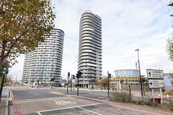 3 Bedroom Flat To Rent In Gateway Tower, Royal Victoria, E16
