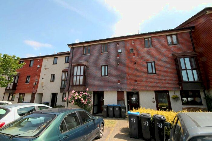 1 Bedroom Flat To Rent In Coniston Close, London, SW20