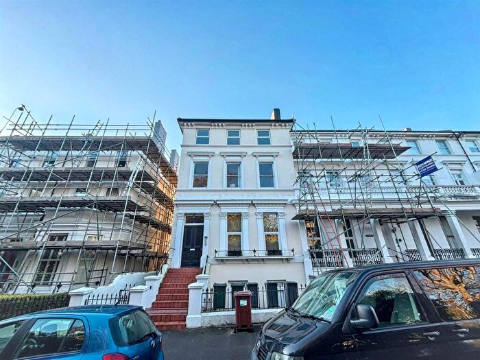 2 Bedroom Flat For Sale In Upperton Gardens, Eastbourne, BN21