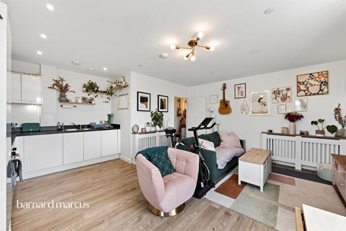 1 Bedroom Apartment For Sale In St. Johns Road, New Malden, KT3