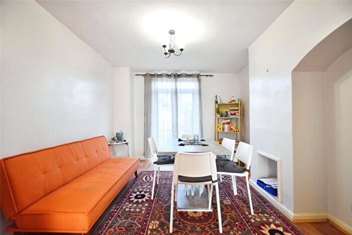 2 Bedroom End Of Terrace House For Sale In Oglethorpe Road, Dagenham, RM10